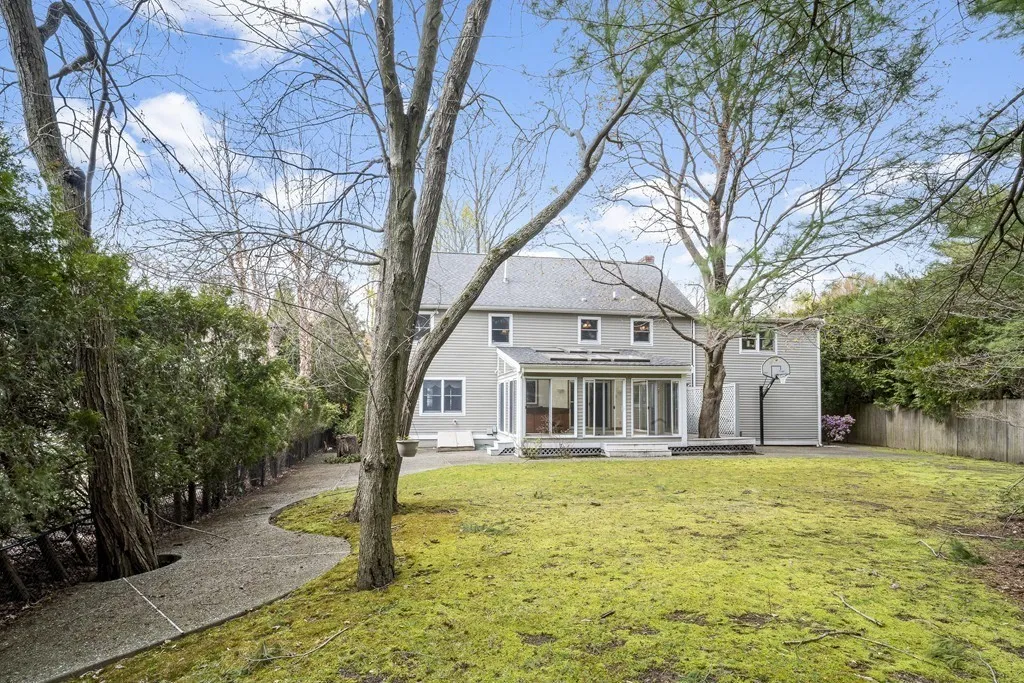 5 bed, 3.5 bath apartment for rent at 478 Clinton Rd Unit 1, Chestnut Hill — photo 15 of 16