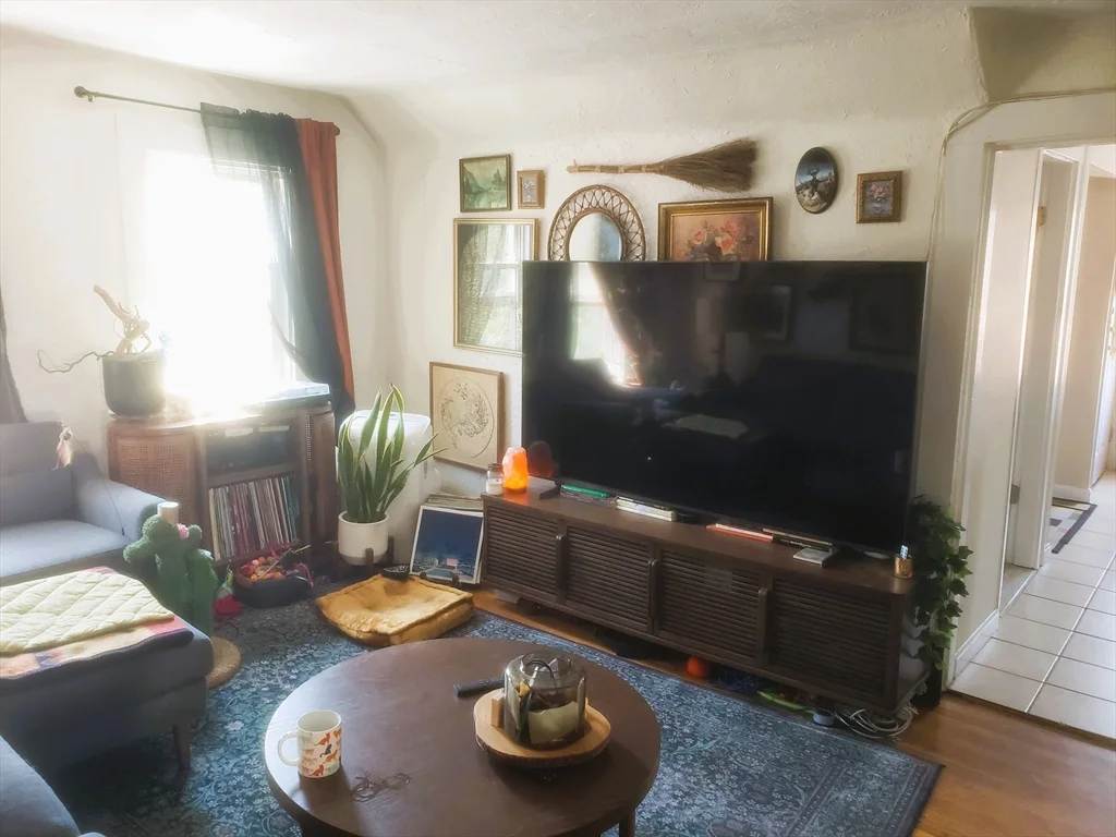 2 bed, 1 bath apartment for rent at 478 Medford St Unit 3, Somerville — photo 4 of 27