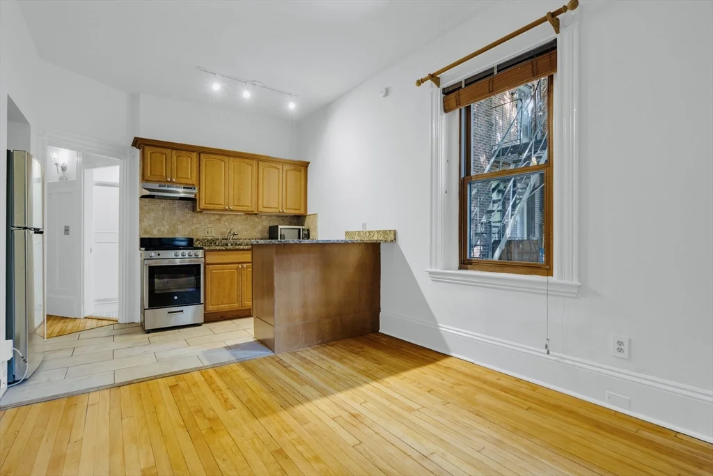 2 bed, 1 bath apartment for rent at 479 Beacon St Unit 32, Back Bay