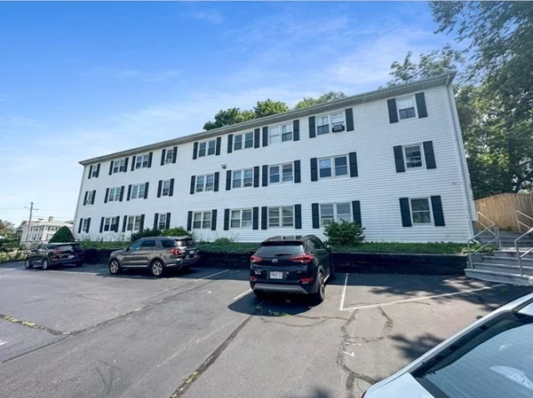 2 bed, 1 bath apartment for rent at 479 Durfee St Unit 11, Fall River