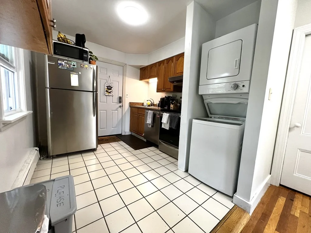 2 bed, 1 bath apartment for rent at 479 High St Unit 2, Dedham — photo 4 of 17