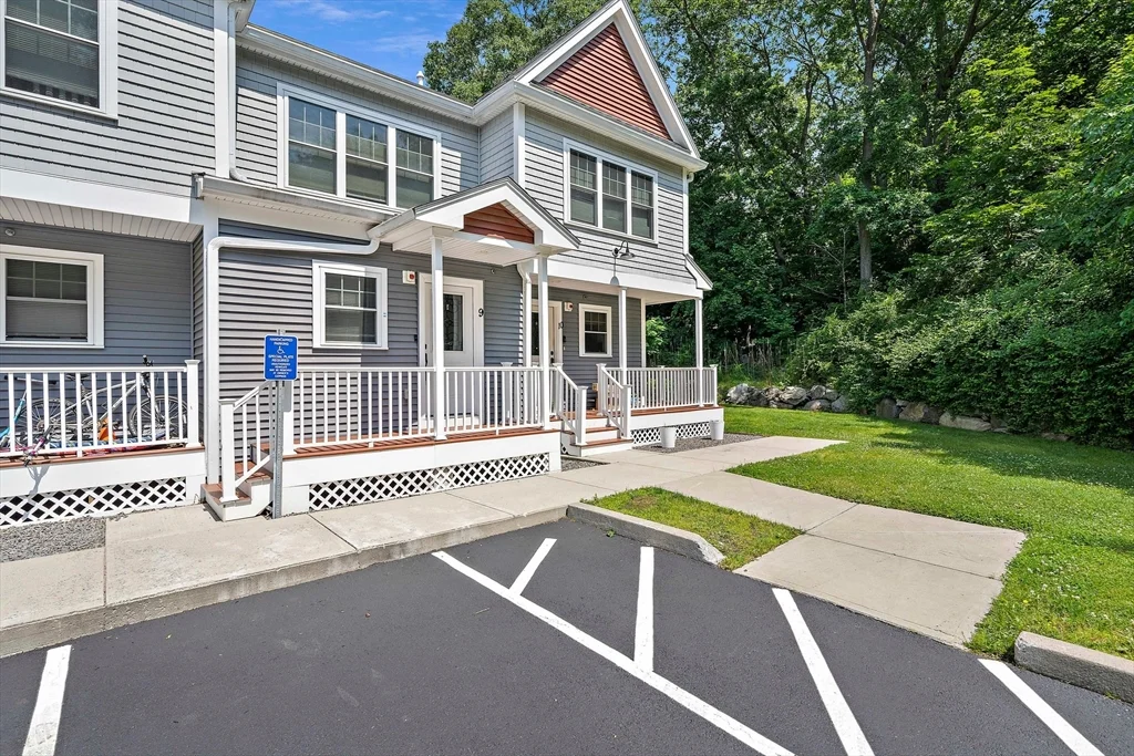 2 bed, 3 bath apartment for rent at 479 Sherman St Unit 5, Canton