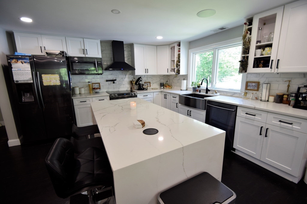 4 bed, 3 bath apartment for rent at 479 Westfield St, Precinct One/Upper Dedham — photo 8 of 28