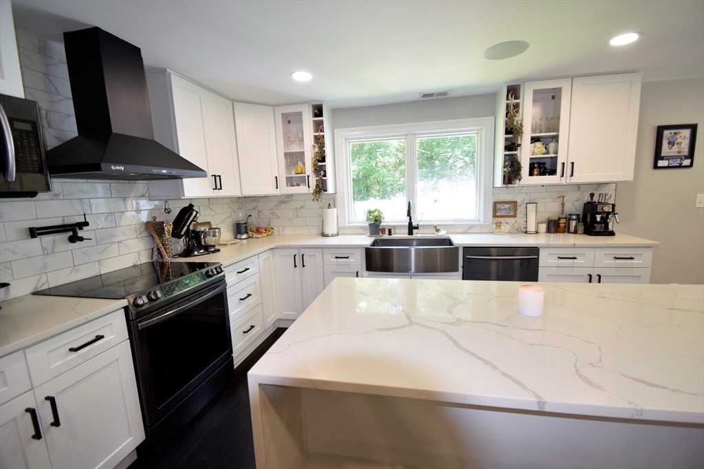 4 bed, 3 bath apartment for rent at 479 Westfield St, Precinct One/Upper Dedham — photo 9 of 28