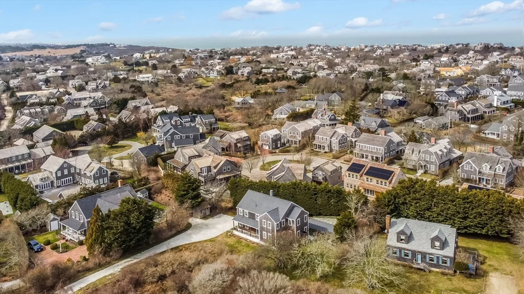 6 bed, 4+ bath apartment for rent at 47a West Chester St, Nantucket — photo 2 of 17