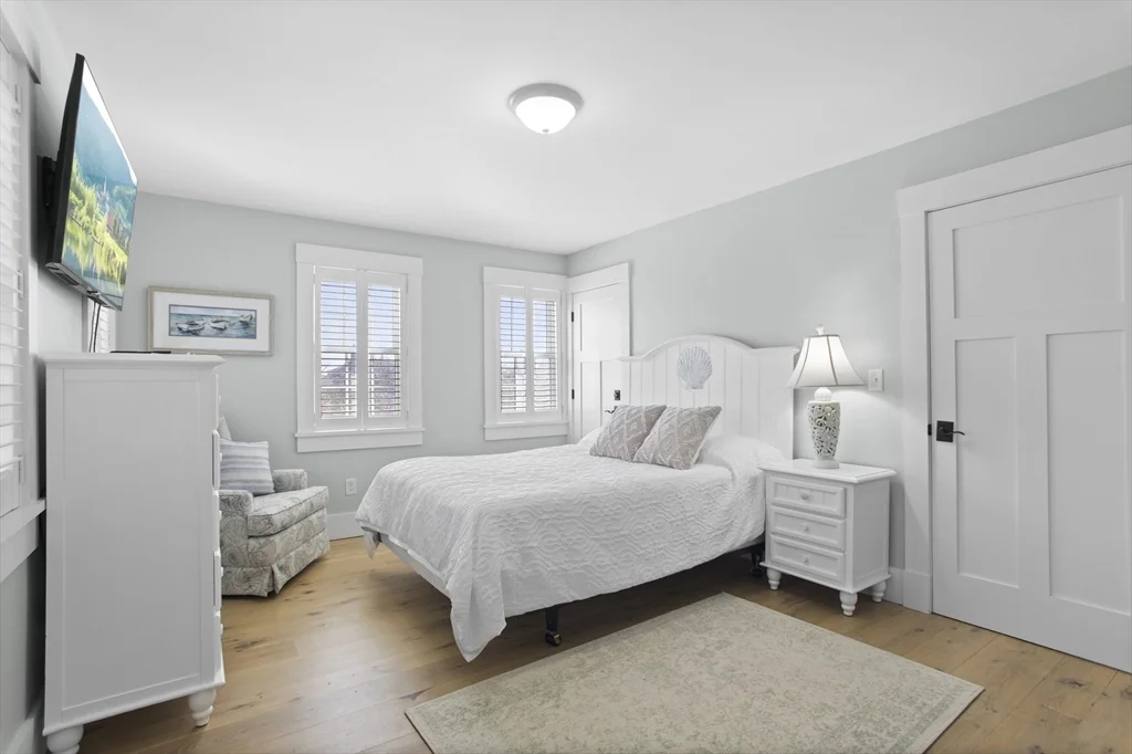 6 bed, 4+ bath apartment for rent at 47a West Chester St, Nantucket — photo 14 of 17