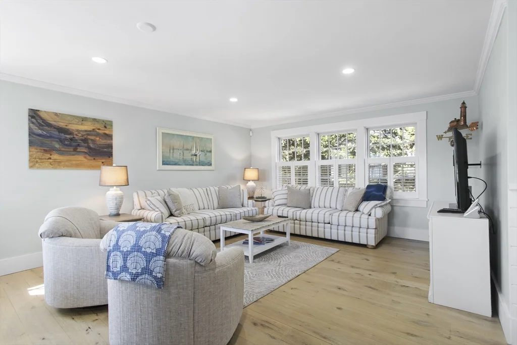 6 bed, 4+ bath apartment for rent at 47a West Chester St, Nantucket — photo 8 of 17