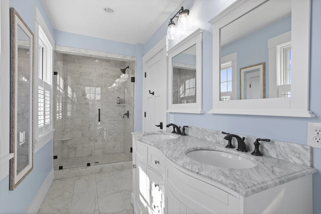 6 bed, 4+ bath apartment for rent at 47a West Chester St, Nantucket — photo 10 of 17