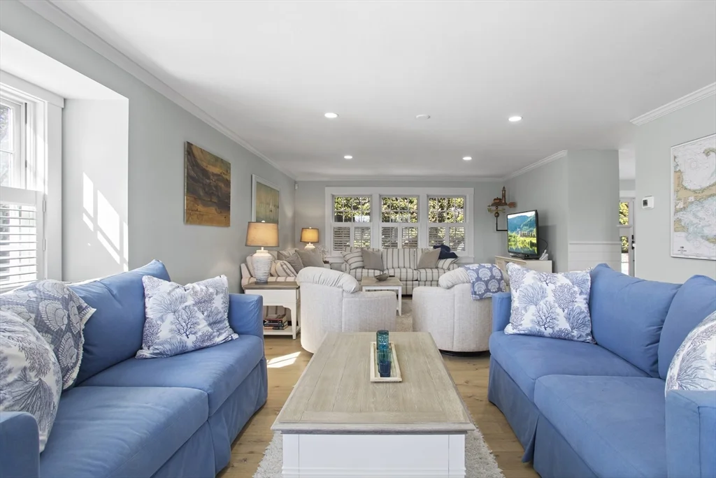 6 bed, 4+ bath apartment for rent at 47a West Chester St, Nantucket — photo 7 of 17