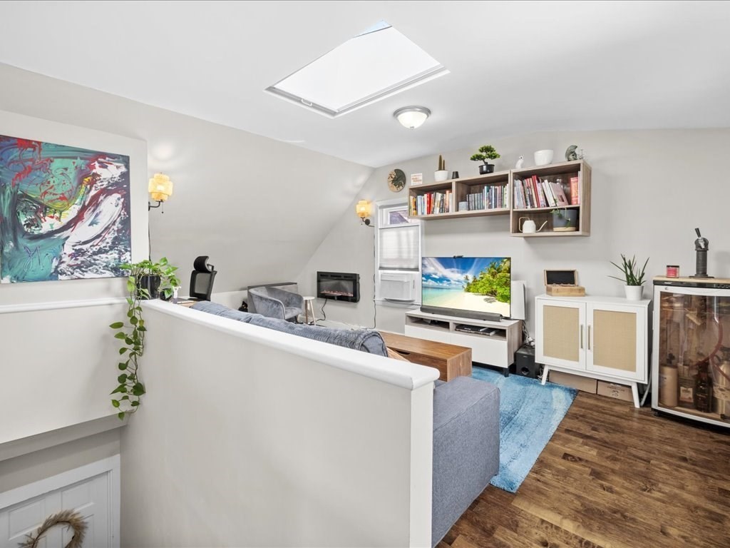 1 bed, 1 bath apartment for rent at 47R Jamaica St Unit 3, Jamaica Plain — photo 1 of 18