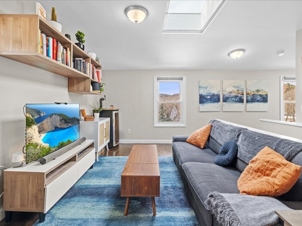 1 bed, 1 bath apartment for rent at 47R Jamaica St Unit 3, Jamaica Plain — photo 4 of 18