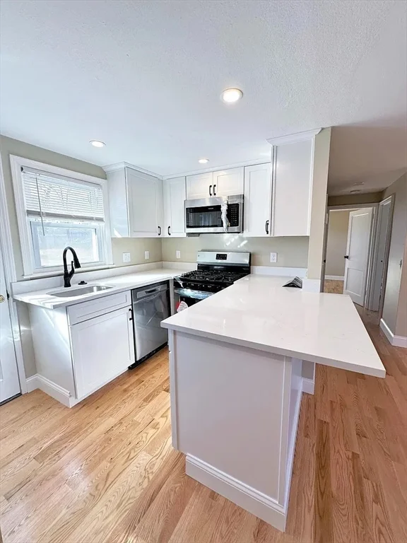 2 bed, 1 bath apartment for rent at 48-50 Rhodes Cir Unit 1, Hingham — photo 2 of 14