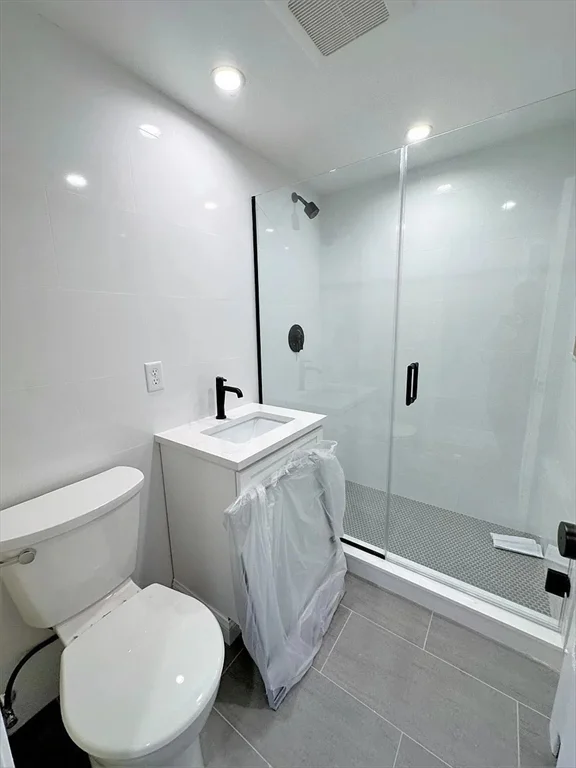 2 bed, 1 bath apartment for rent at 48-50 Rhodes Cir Unit 1, Hingham — photo 8 of 14
