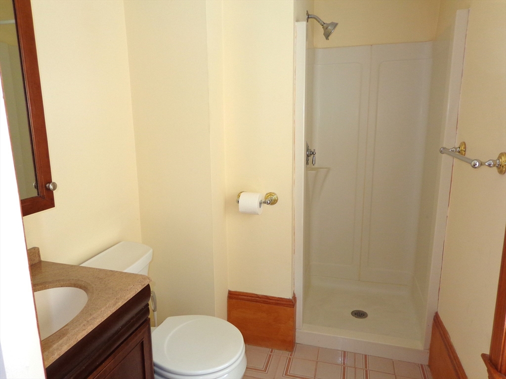 4 bed, 2 bath apartment for rent at 48-50 Townsend Rd Unit 50, Belmont — photo 18 of 23