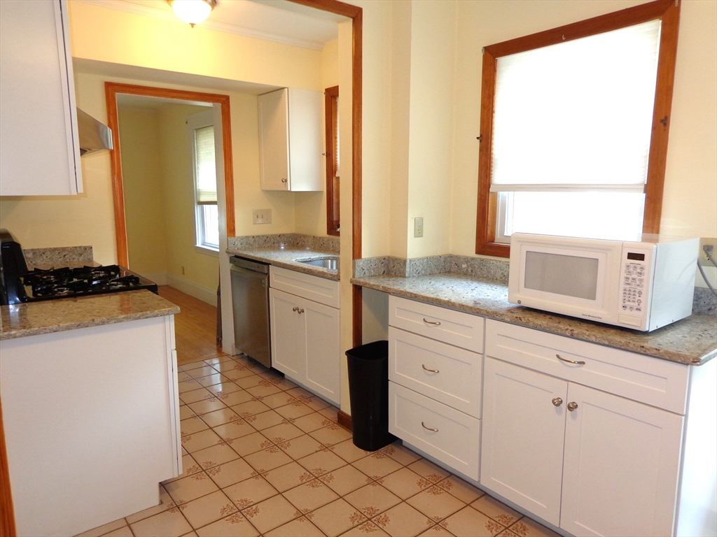 4 bed, 2 bath apartment for rent at 48-50 Townsend Rd Unit 50, Belmont — photo 4 of 23