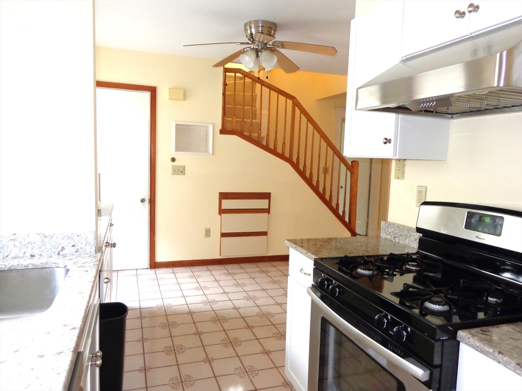 4 bed, 2 bath apartment for rent at 48-50 Townsend Rd Unit 50, Belmont — photo 10 of 23