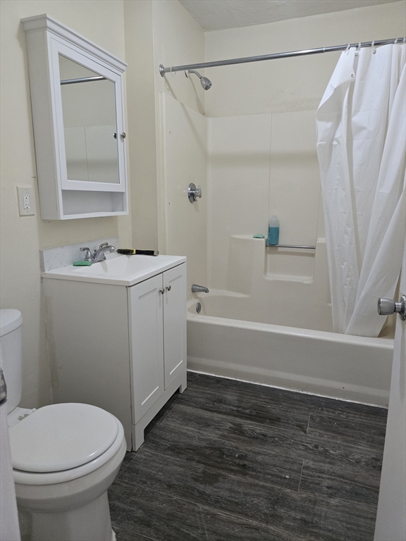 5 bed, 1 bath apartment for rent at 48 Alexander Unit B, Framingham — photo 4 of 5