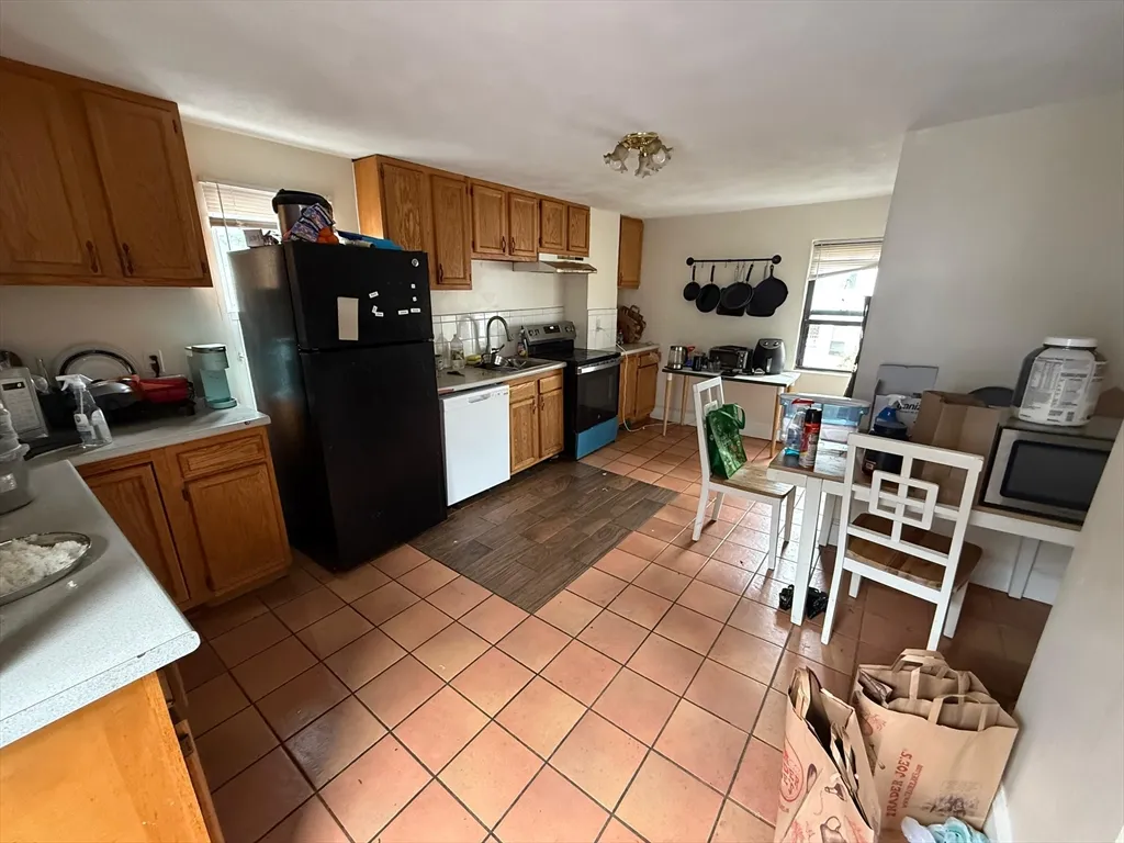 4 bed, 2 bath apartment for rent at 48 Allston St Unit 2, Allston — photo 30 of 32