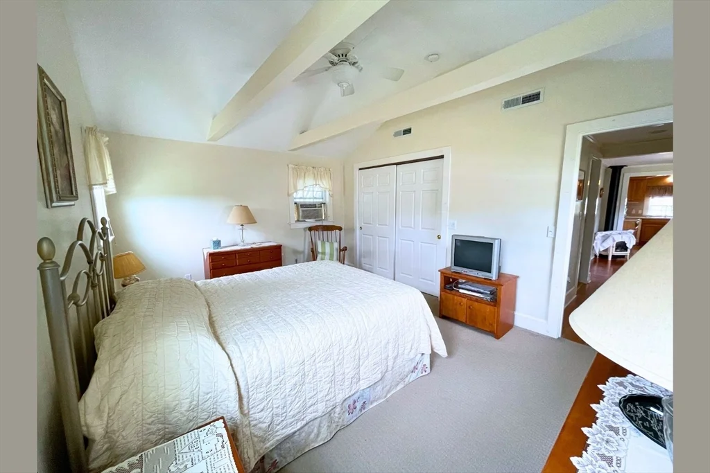 3 bed, 2 bath apartment for rent at 48 Angelica Ave, Mattapoisett — photo 11 of 20