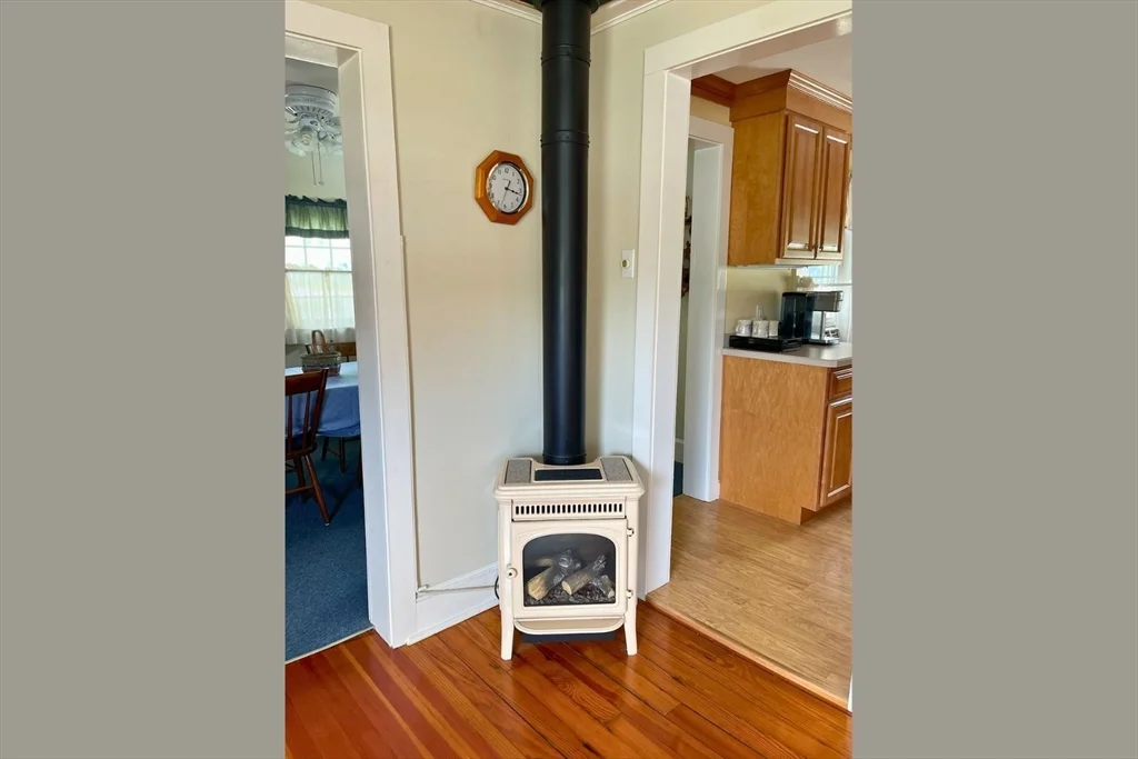 3 bed, 2 bath apartment for rent at 48 Angelica Ave, Mattapoisett — photo 6 of 20