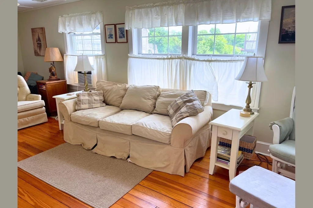 3 bed, 2 bath apartment for rent at 48 Angelica Ave, Mattapoisett — photo 5 of 20