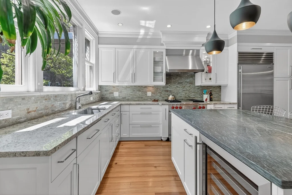 4 bed, 3 bath apartment for rent at 48 Appleton, South End — photo 3 of 31
