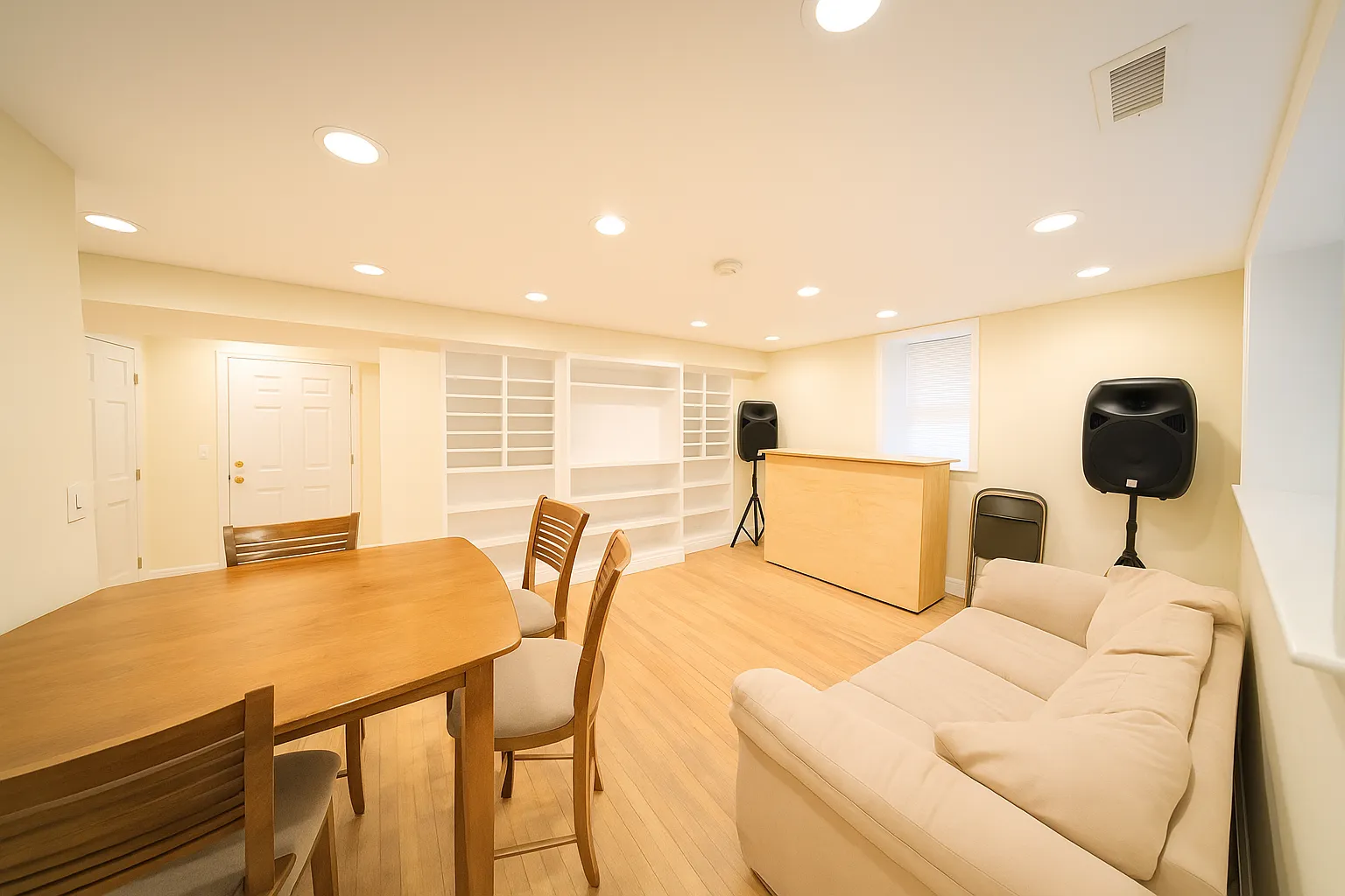 7 bed, 3 bath apartment for rent at 48 Ashford Ct Unit 1, Allston — photo 4 of 5