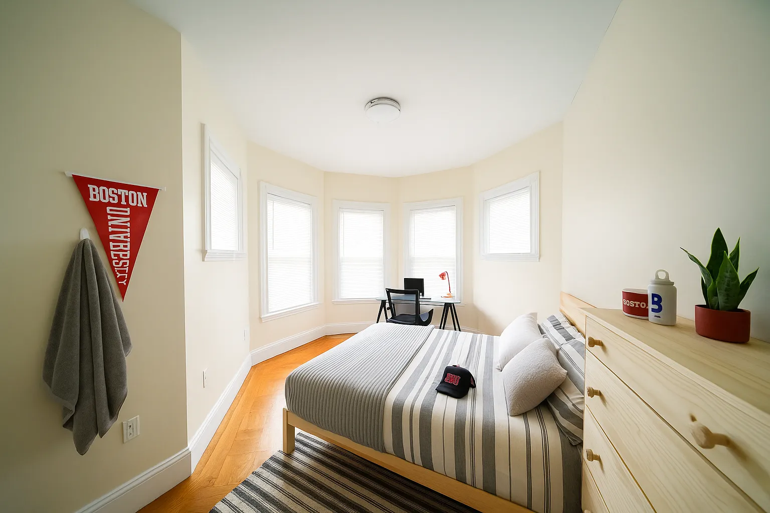 7 bed, 3 bath apartment for rent at 48 Ashford Ct Unit 1, Allston — photo 3 of 5