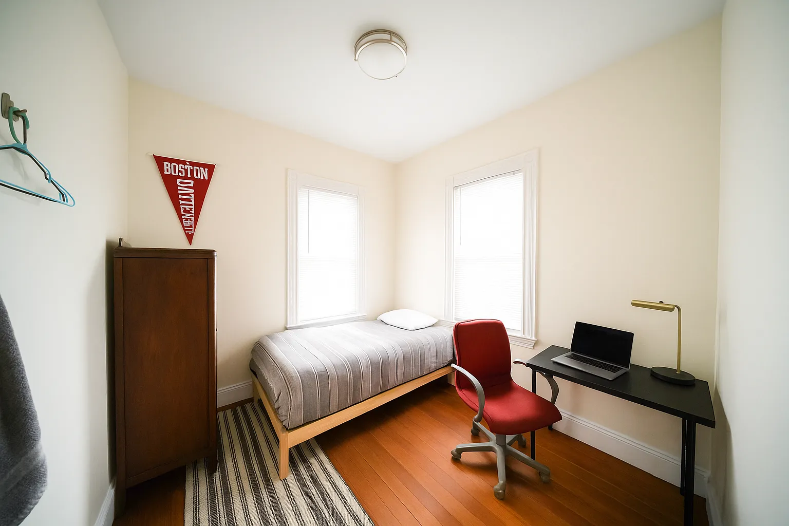 7 bed, 3 bath apartment for rent at 48 Ashford Ct Unit 1, Allston — photo 2 of 5