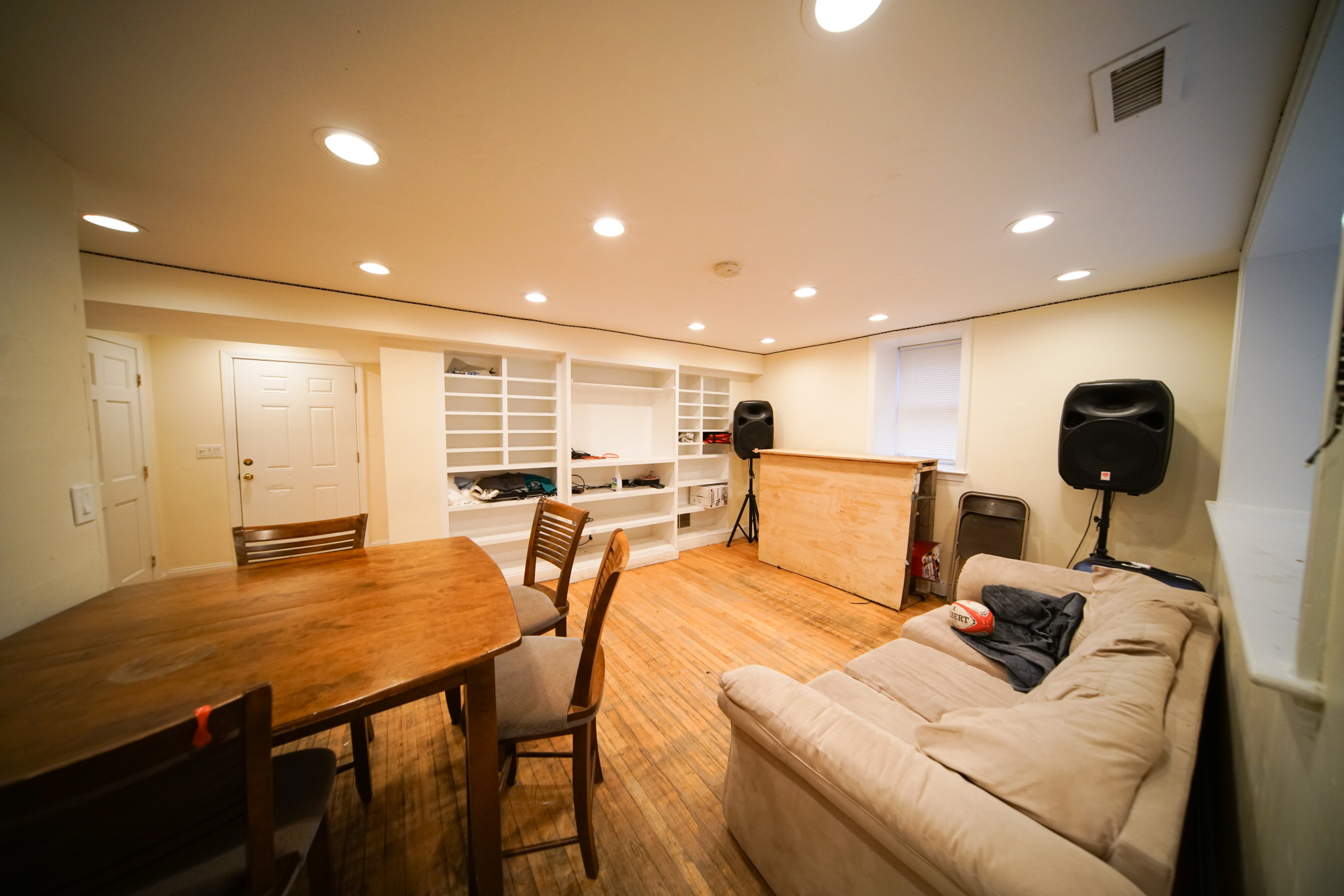 6 bed, 2 bath apartment for rent at 48 Ashford St Unit A1, Allston — photo 1 of 23