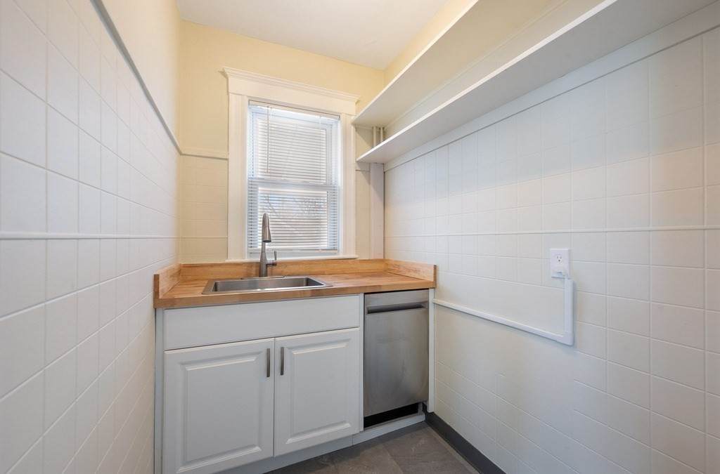 3 bed, 1 bath apartment for rent at 48 Belden St Unit 2, Dorchester — photo 5 of 17