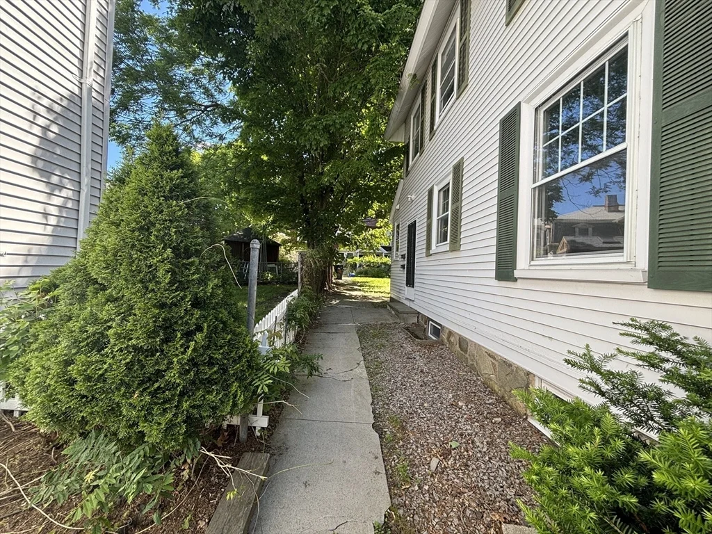 2 bed, 2 bath apartment for rent at 48 Bellevue St Unit A, West Roxbury — photo 3 of 6