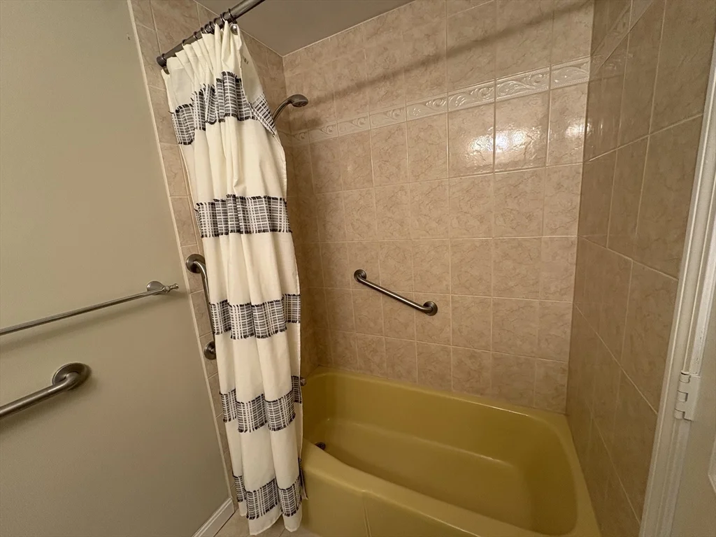 2 bed, 2 bath apartment for rent at 48 Bigelow Ave Unit 24, Watertown — photo 9 of 12