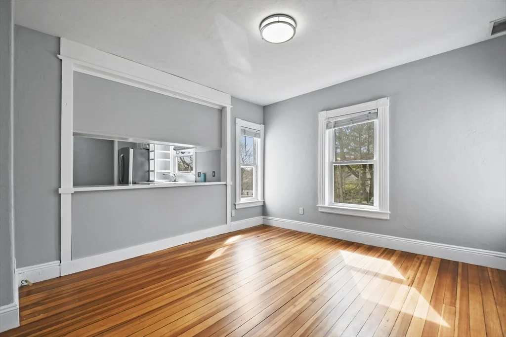 3 bed, 1 bath apartment for rent at 48 Boylston St Unit 2, Lowell — photo 3 of 21