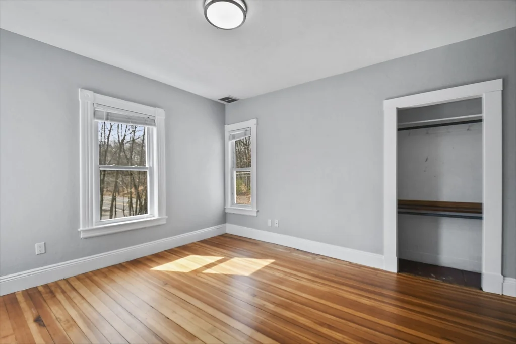 3 bed, 1 bath apartment for rent at 48 Boylston St Unit 2, Lowell — photo 4 of 21