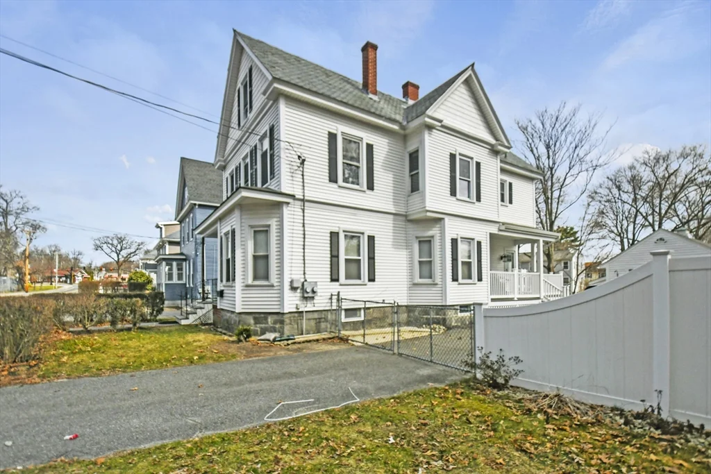 3 bed, 1 bath apartment for rent at 48 Boylston St Unit 2, Lowell — photo 1 of 21
