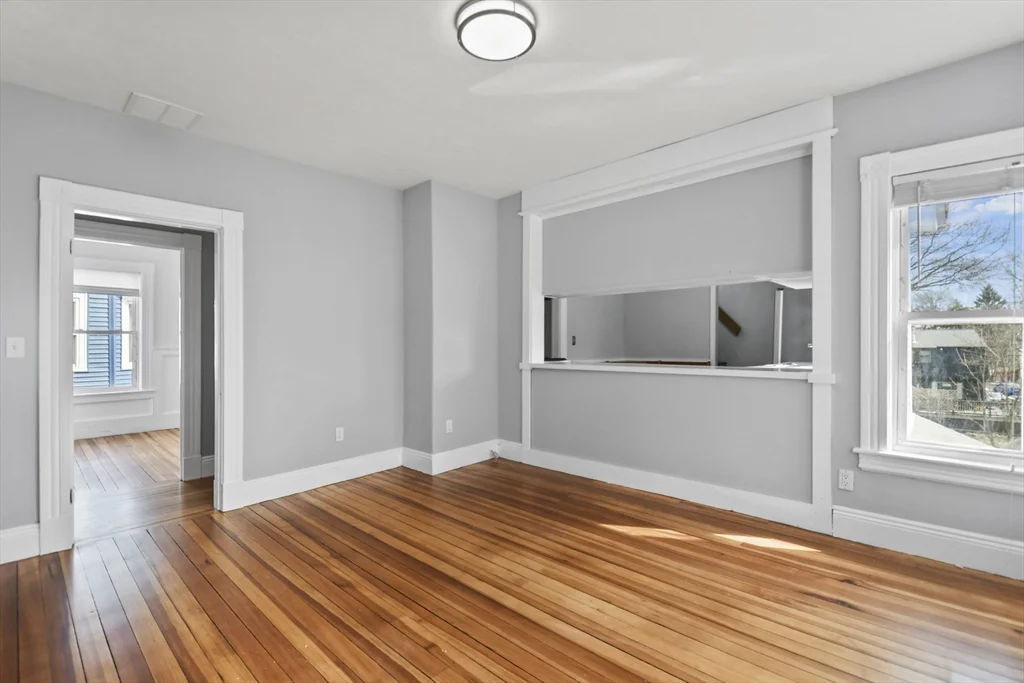 3 bed, 1 bath apartment for rent at 48 Boylston St Unit 2, Lowell — photo 5 of 21