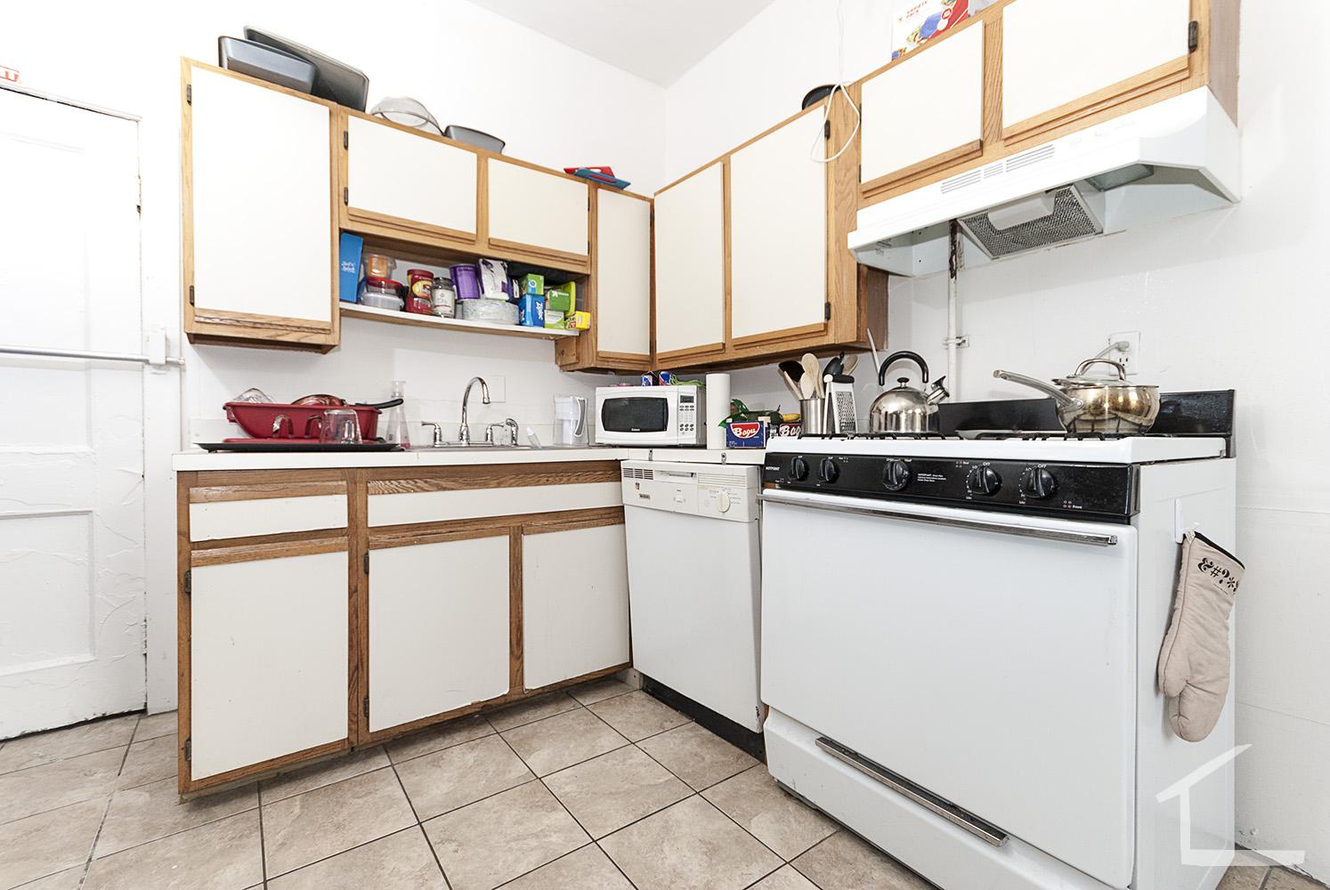 3 split bed, 1 bath apartment for rent at 48 Brighton Ave Unit 12, Brighton — photo 2 of 16