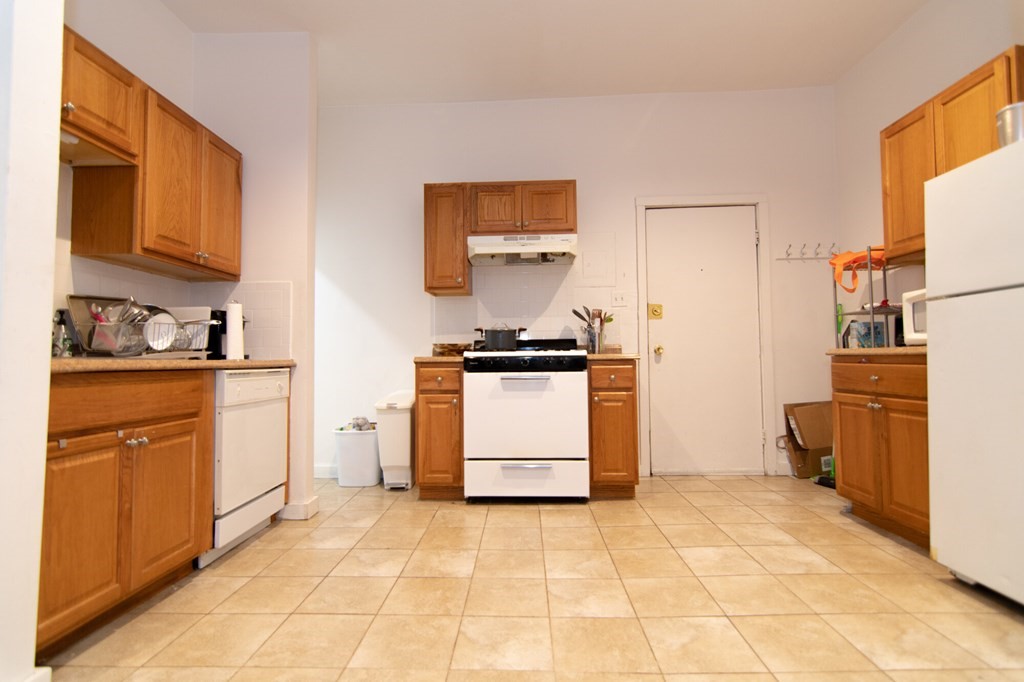 2 bed, 1 bath apartment for rent at 48 Brighton Ave Unit 4, Brighton — photo 5 of 9