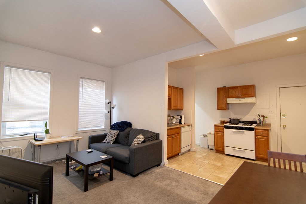 2 bed, 1 bath apartment for rent at 48 Brighton Ave Unit 4, Brighton