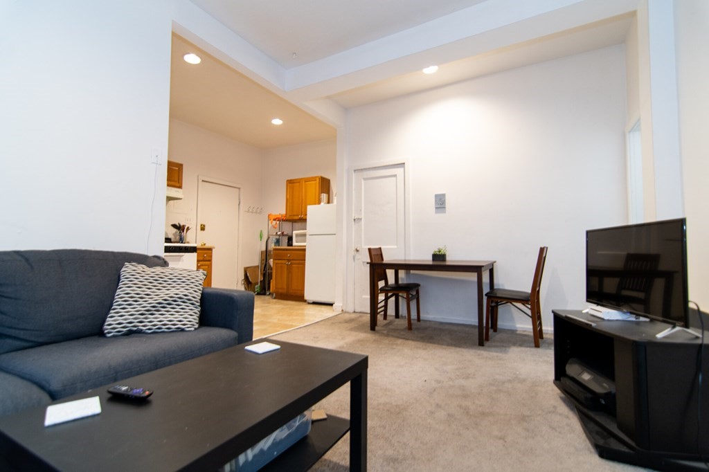 2 bed, 1 bath apartment for rent at 48 Brighton Ave Unit 4, Brighton — photo 3 of 9
