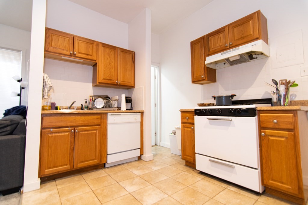2 bed, 1 bath apartment for rent at 48 Brighton Ave Unit 4, Brighton — photo 6 of 9