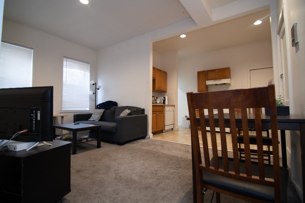 2 bed, 1 bath apartment for rent at 48 Brighton Ave Unit 4, Brighton — photo 4 of 9