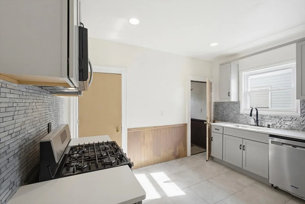 3 bed, 1 bath apartment for rent at 48 Burt St Unit 3, Dorchester — photo 12 of 18