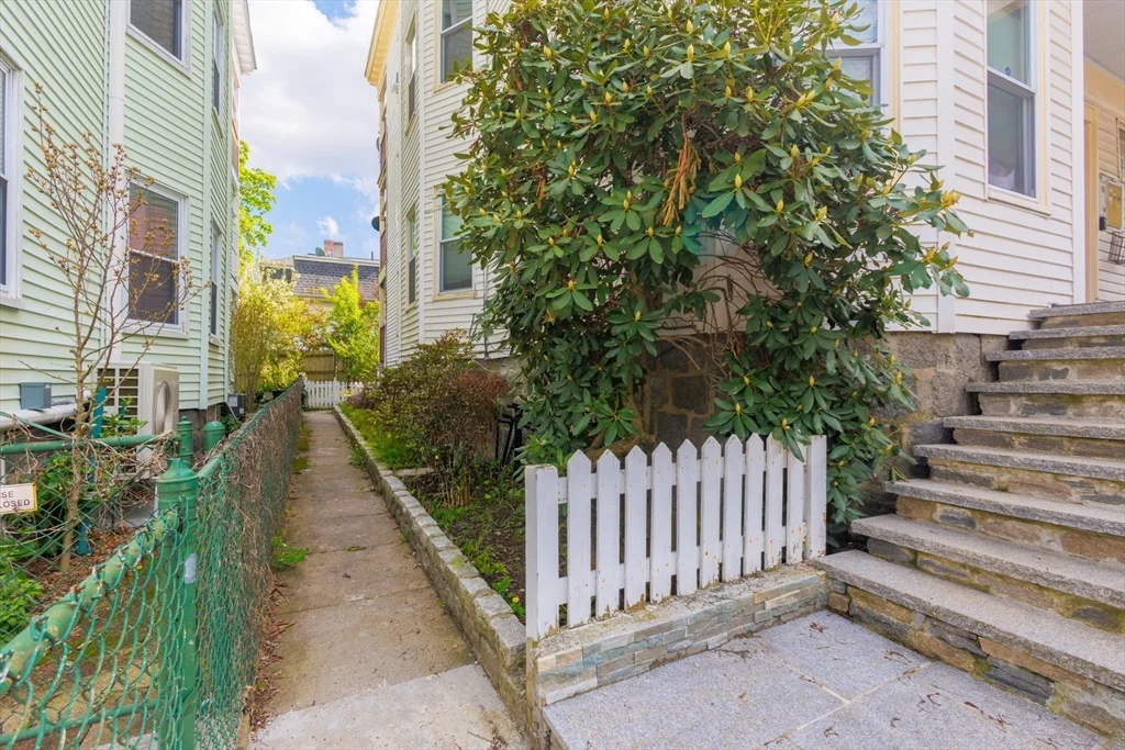 3 bed, 1 bath apartment for rent at 48 Burt St Unit 3, Dorchester — photo 3 of 18