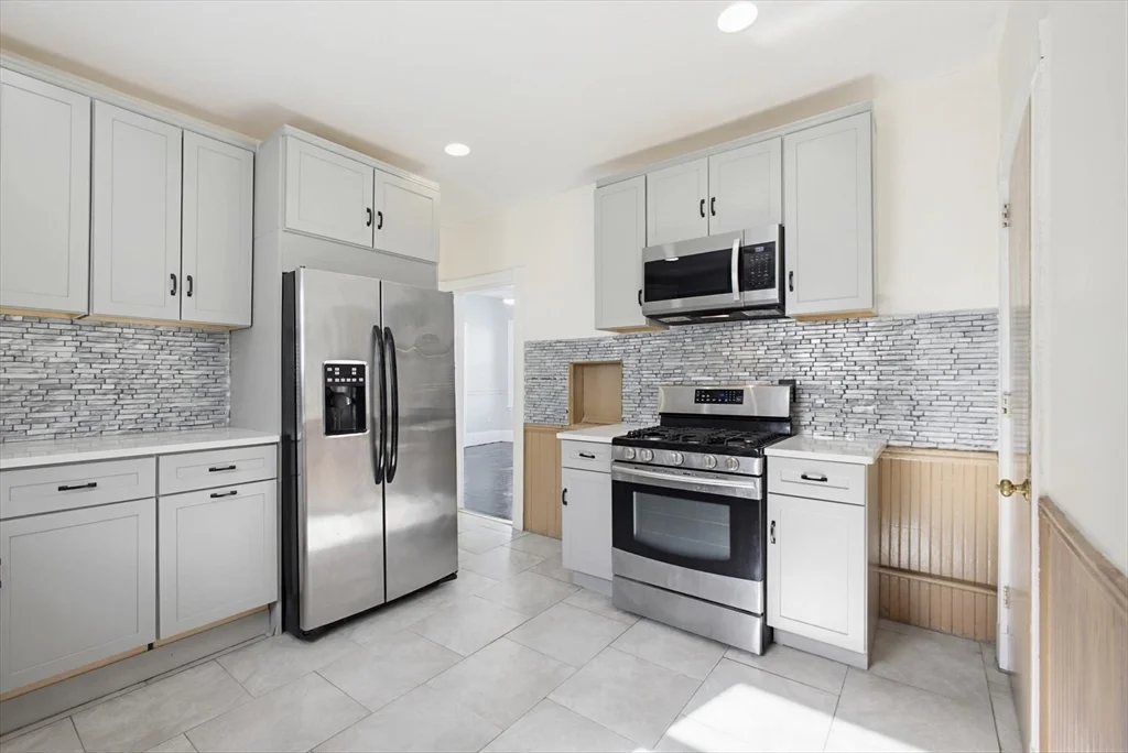 3 bed, 1 bath apartment for rent at 48 Burt St Unit 3, Dorchester — photo 14 of 18