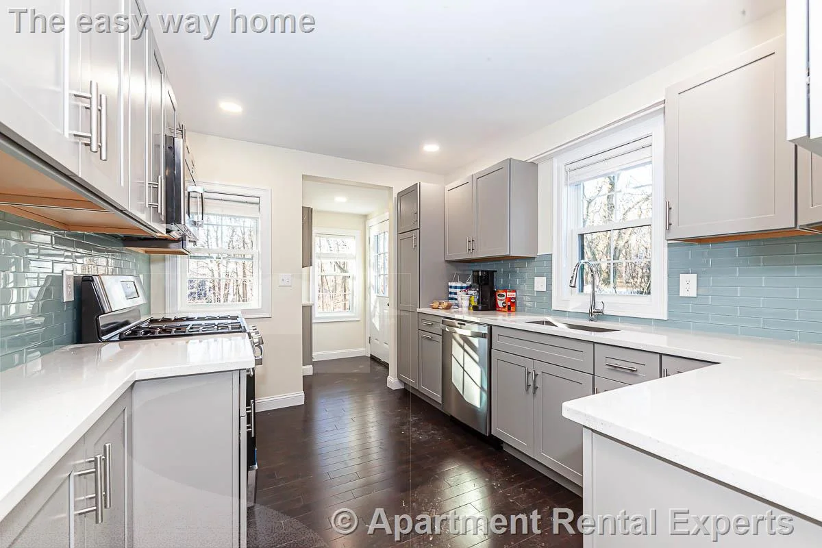5 bed, 4+ bath apartment for rent at 48 Caldwell Rd, Waltham — photo 4 of 32