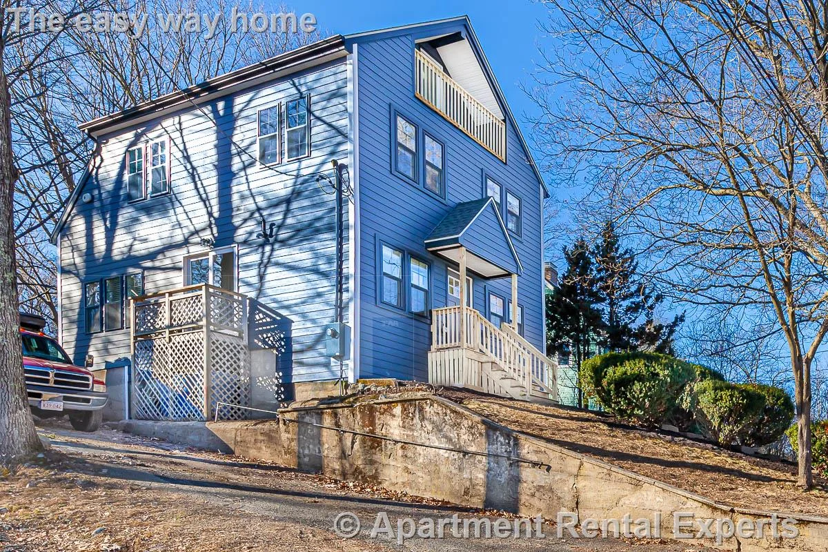 5 bed, 4+ bath apartment for rent at 48 Caldwell Rd, Waltham — photo 2 of 32