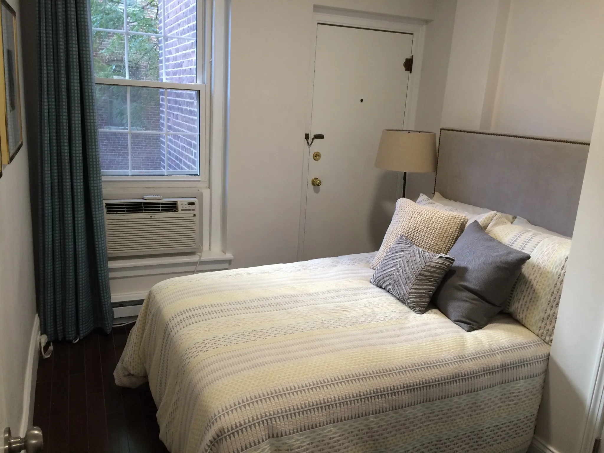 3 bed, 1 bath apartment for rent at 48 Clearway St Unit 7, Back Bay — photo 4 of 7
