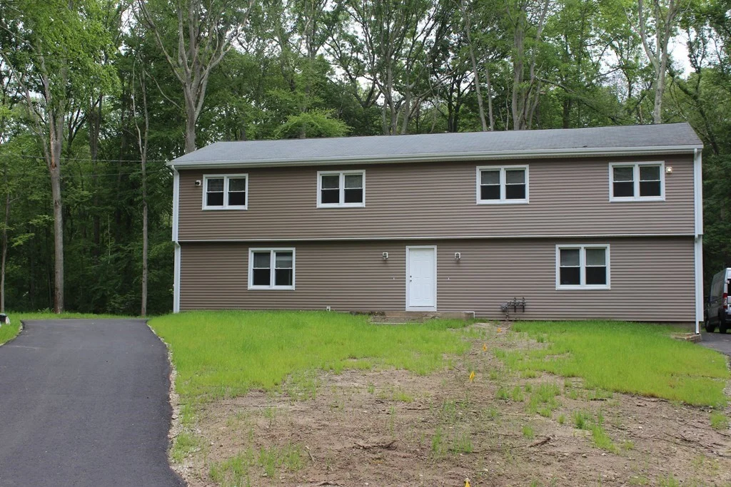3 bed, 1 bath apartment for rent at 48 Colonial Way Unit LEFT, Rehoboth — photo 1 of 25